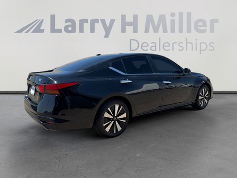 Used 2022 Nissan Altima 2.5 SV FWD image 5
