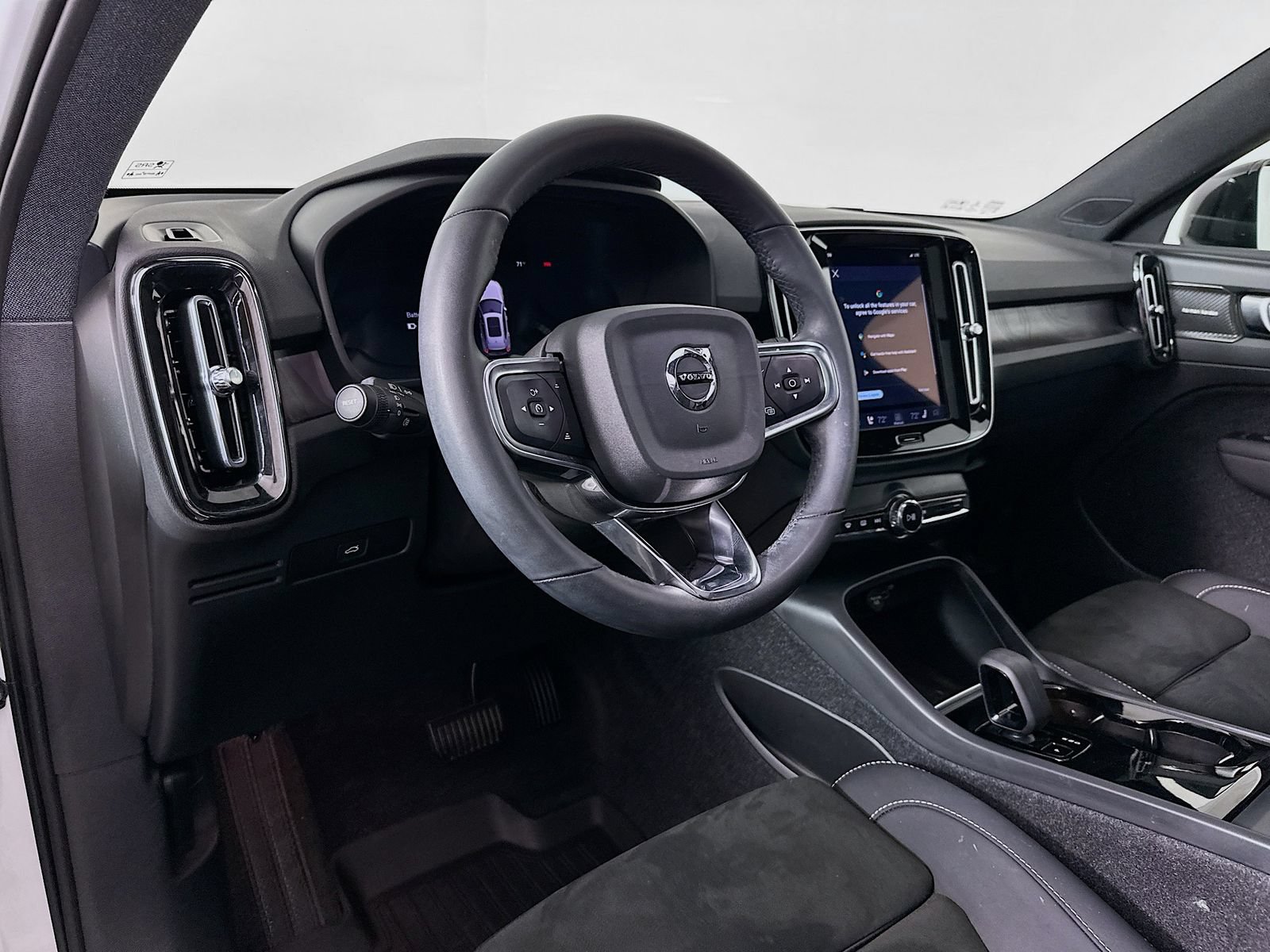 Used 2023 Volvo XC40 Recharge Ultimate w/ Protection Package Premier AWD/4WD image 9
