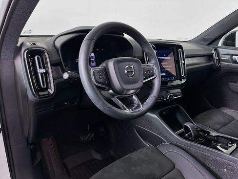 Used 2023 Volvo XC40 Recharge Ultimate w/ Protection Package Premier AWD/4WD image 9