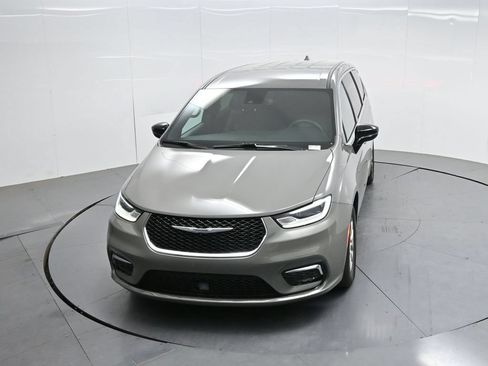 Used 2025 Chrysler Pacifica Select FWD image 57