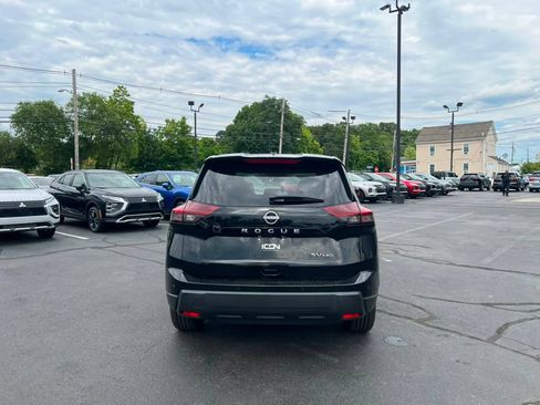 Used 2024 Nissan Rogue SV AWD/4WD image 4
