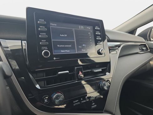 Used 2023 Toyota Camry SE image 19