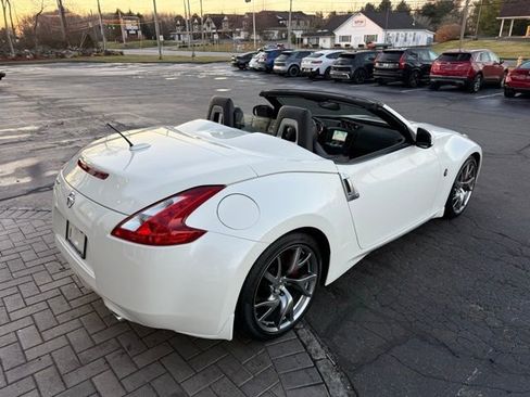 Used 2017 Nissan 370Z Touring Sport image 13