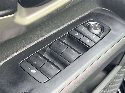 Certified 2025 Toyota Tacoma TRD Off-Road image 19