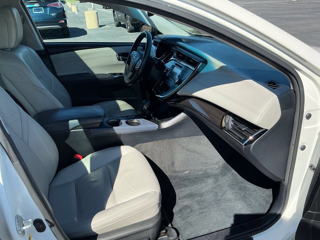 Used 2013 Toyota Avalon XLE Premium FWD image 32