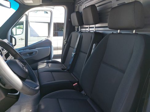 Used 2025 Mercedes-Benz Sprinter 2500 image 13