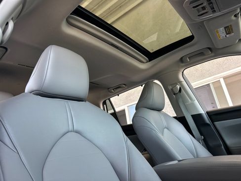 Used 2025 Toyota Highlander XLE AWD/4WD image 17