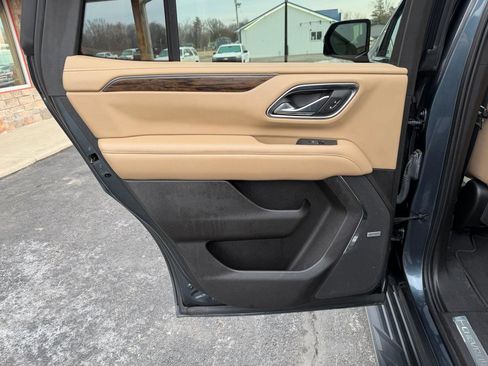 Used 2021 Chevrolet Tahoe Premier w/ Premium Package image 17