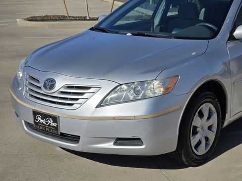 Used 2009 Toyota Camry LE image 10