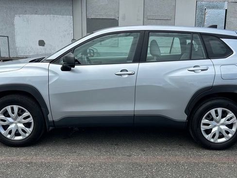 Certified 2022 Toyota Corolla Cross L AWD/4WD image 8