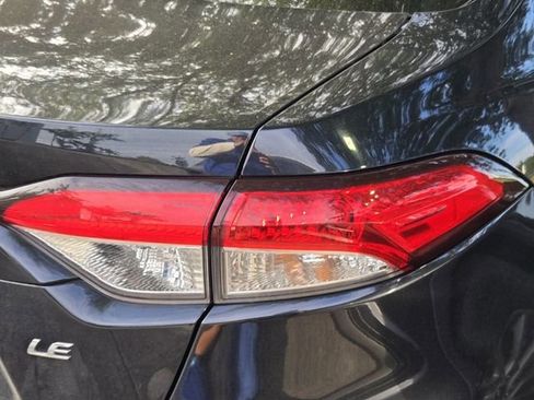 Used 2020 Toyota Corolla LE FWD image 9