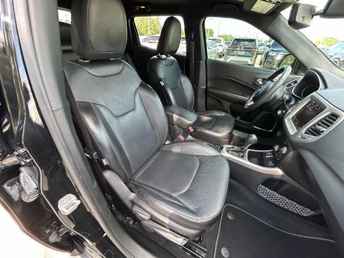 Certified 2021 Jeep Compass Latitude FWD image 34