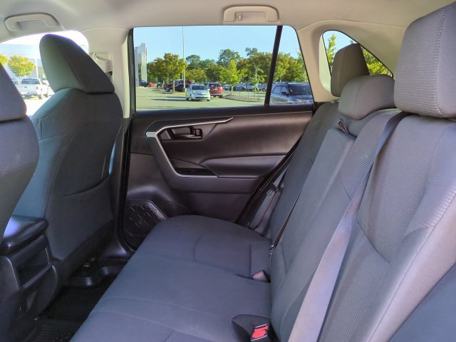 Used 2021 Toyota RAV4 LE AWD/4WD image 14