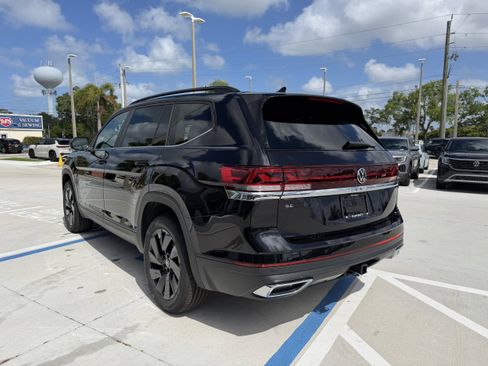 New 2026 Volkswagen Atlas SE FWD image 5