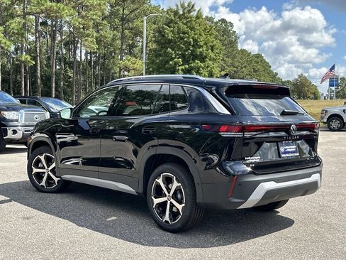 New 2025 Volkswagen Tiguan SE image 8