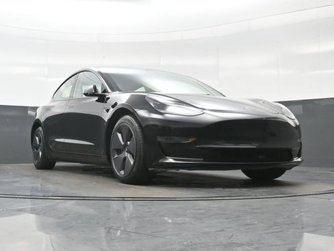 Used 2023 Tesla Model 3 Standard Range RWD image 33