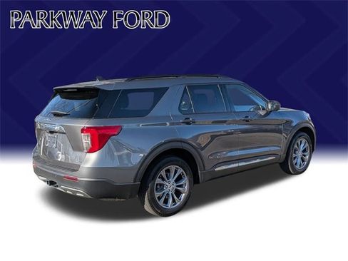 Used 2023 Ford Explorer XLT w/ Equipment Group 202A image 5