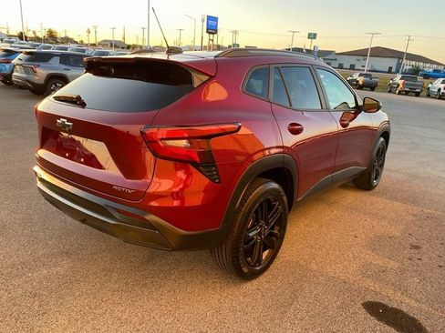 Used 2024 Chevrolet Trax ACTIV w/ Sunroof Package image 5