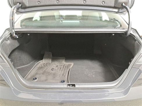 Used 2025 Toyota Camry SE image 10