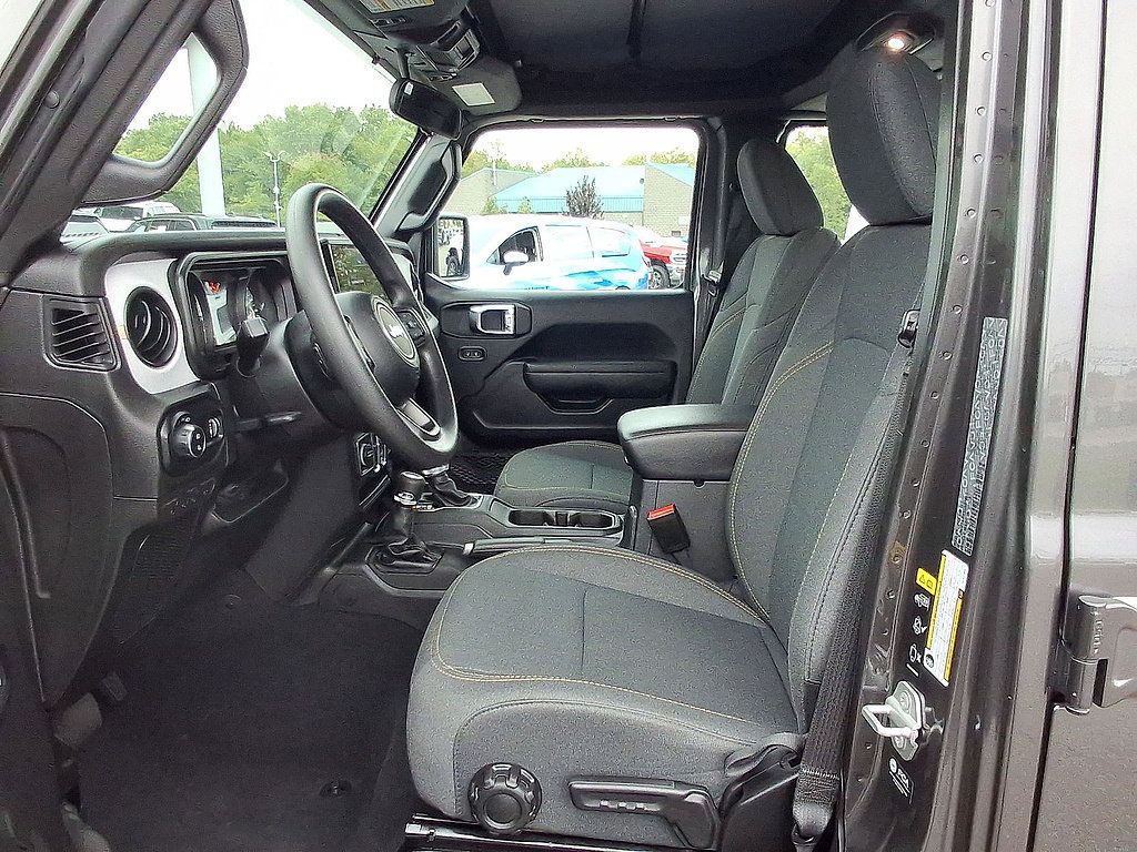 Used 2025 Jeep Gladiator Sport AWD/4WD image 17