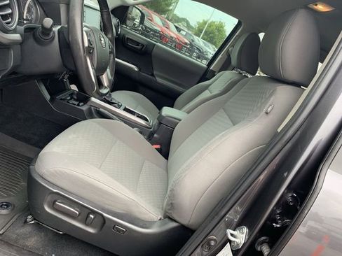 Used 2022 Toyota Tacoma SR5 w/ Technology Package AWD/4WD image 18