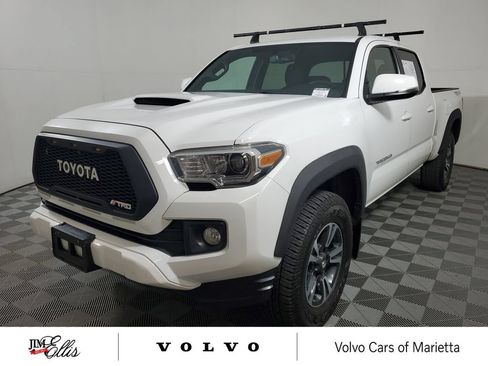 Used 2017 Toyota Tacoma TRD Sport w/ Premium & Technology Package AWD/4WD image 4
