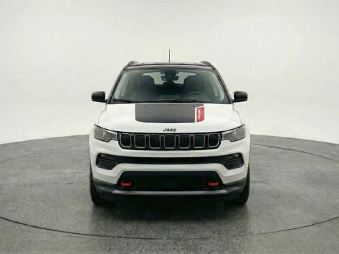 Used 2025 Jeep Compass Trailhawk image 2