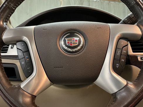 Used 2010 Cadillac Escalade Premium AWD/4WD image 13