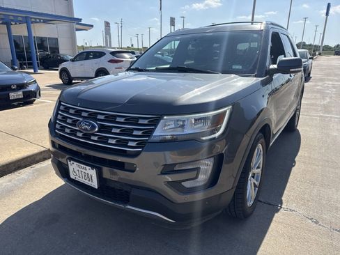 Used 2017 Ford Explorer Limited AWD/4WD image 3