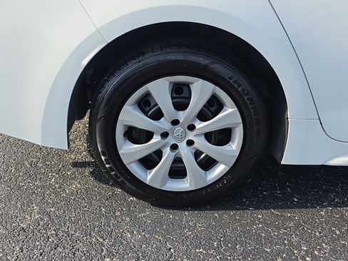 Used 2023 Toyota Corolla LE FWD image 5