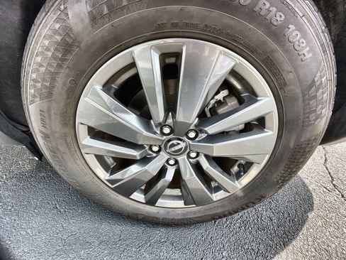 Used 2024 Nissan Pathfinder SV image 31