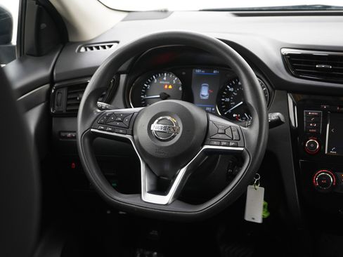Used 2019 Nissan Rogue Sport S image 14