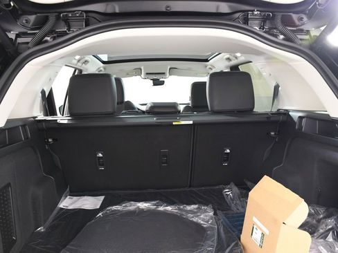 Certified 2025 Land Rover Discovery Sport Dynamic SE AWD/4WD image 24