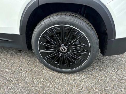 Used 2025 Mercedes-Benz GLB 250 image 3