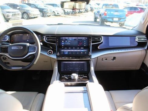 Used 2023 Jeep Grand Wagoneer L Series II w/ Premium Group II image 13