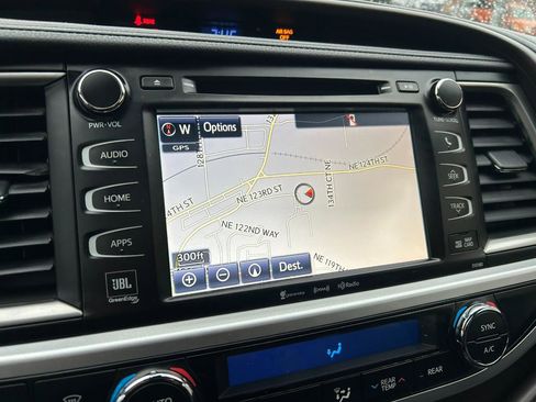 Used 2017 Toyota Highlander Limited image 24