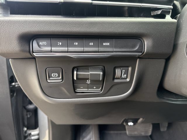Certified 2026 Cadillac Escalade Luxury AWD/4WD image 14