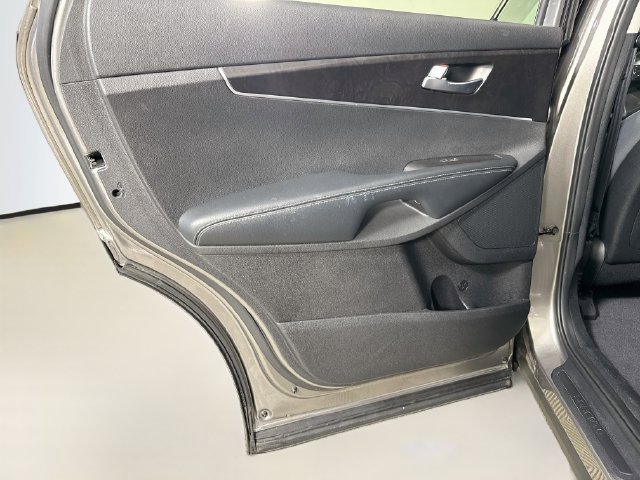 Used 2017 Kia Sorento FWD image 25