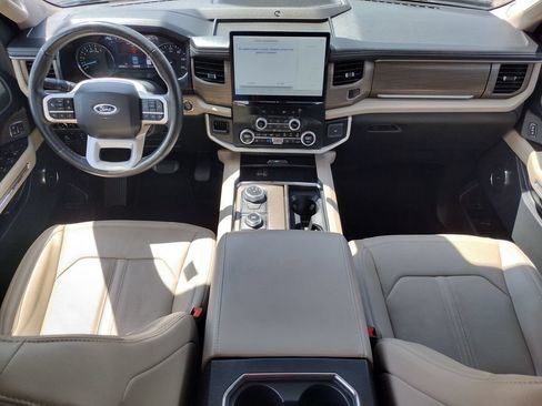 Used 2024 Ford Expedition Limited AWD/4WD image 2