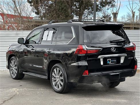 Used 2017 Lexus LX 570 4WD image 3