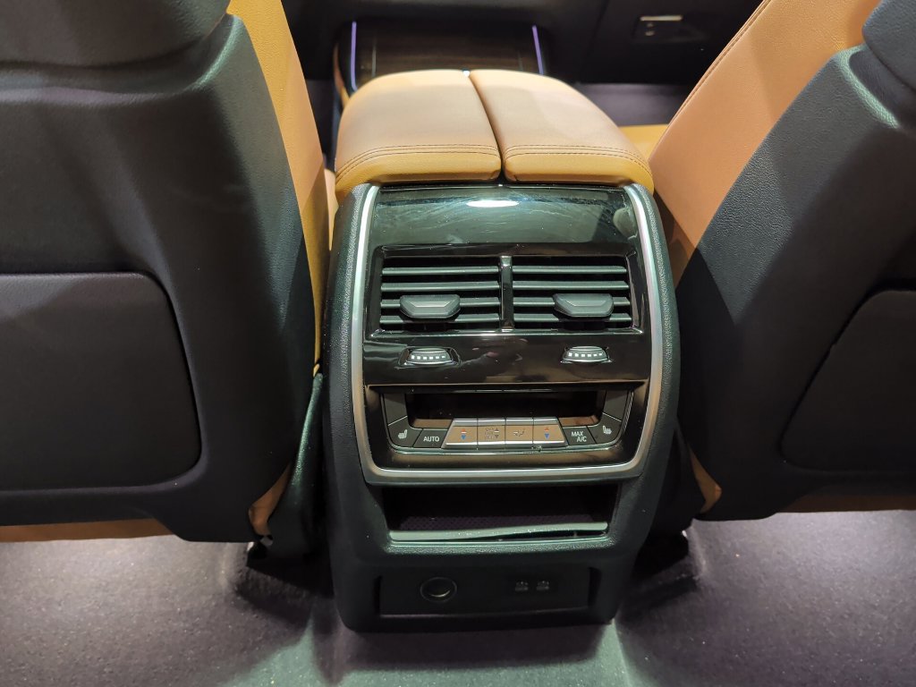Certified 2026 BMW X7 xDrive40i AWD/4WD image 15