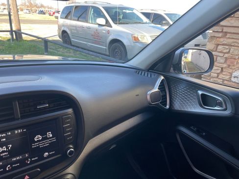Used 2025 Kia Soul LX w/ LX Technology Package image 33