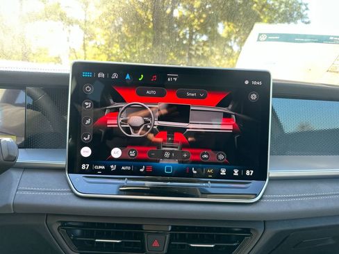 New 2025 Volkswagen Tiguan SE image 51