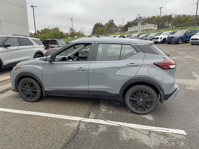 Used 2023 Nissan Kicks SV w/ Exterior Package FWD image 2