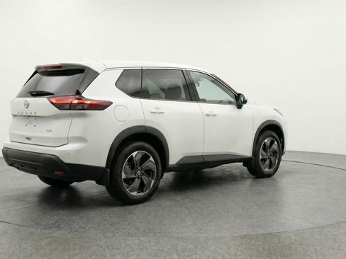 Used 2025 Nissan Rogue SV FWD image 9