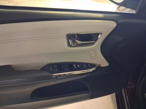 Used 2016 Toyota Avalon XLE Premium image 12