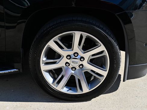 Used 2017 Cadillac Escalade ESV Luxury image 12