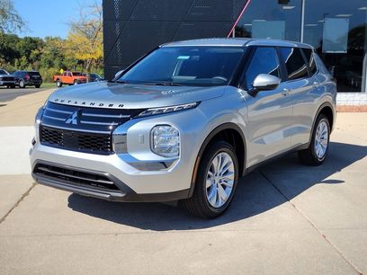 New 2025 Mitsubishi Outlander ES