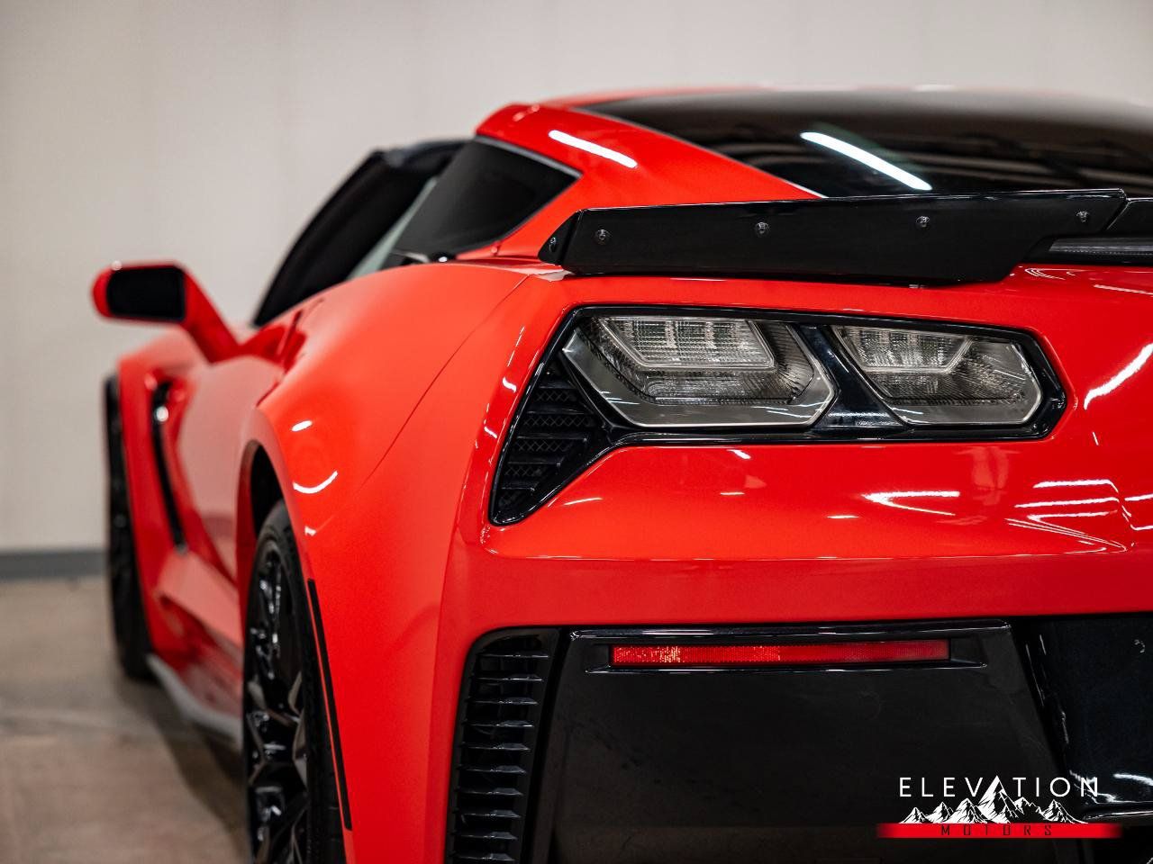 Used 2015 Chevrolet Corvette Z06 w/ 3LZ Preferred Equipment Group RWD image 36
