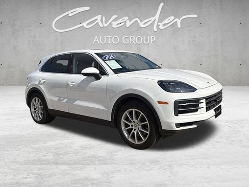 Used 2024 Porsche Cayenne AWD/4WD image 2